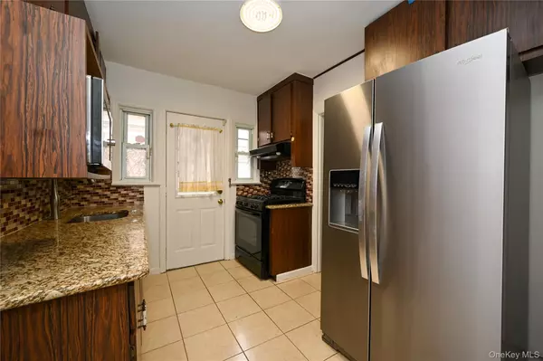 Fresh Meadows, NY 11365,19720 58 AVE