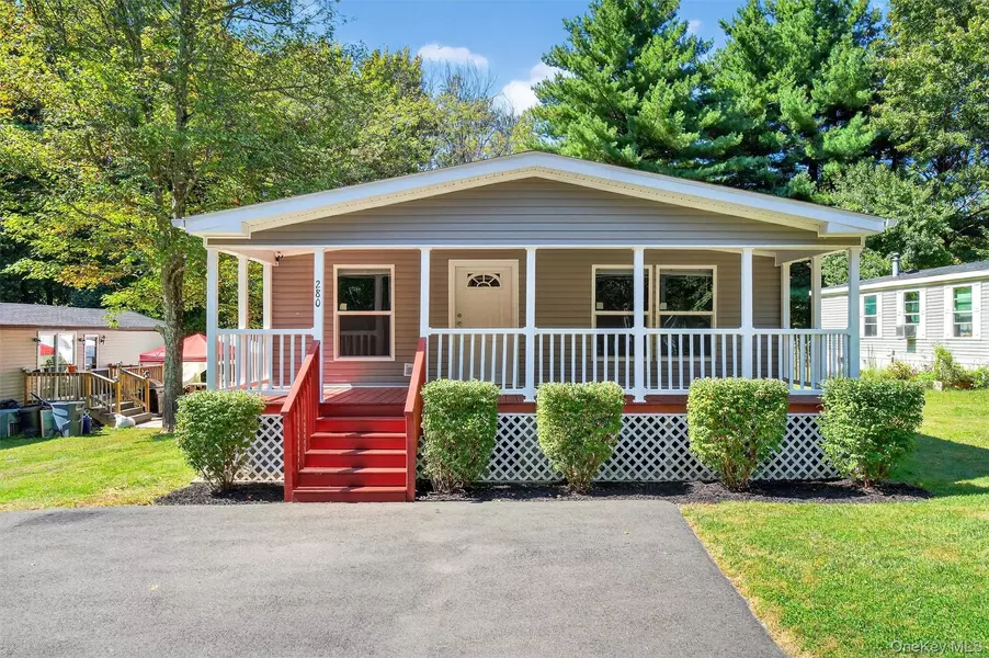 280 Fawn Walden CIR, Walden, NY 12586