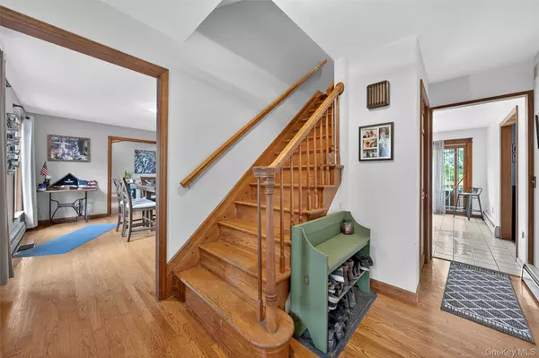 New Paltz, NY 12561,214 Dubois RD