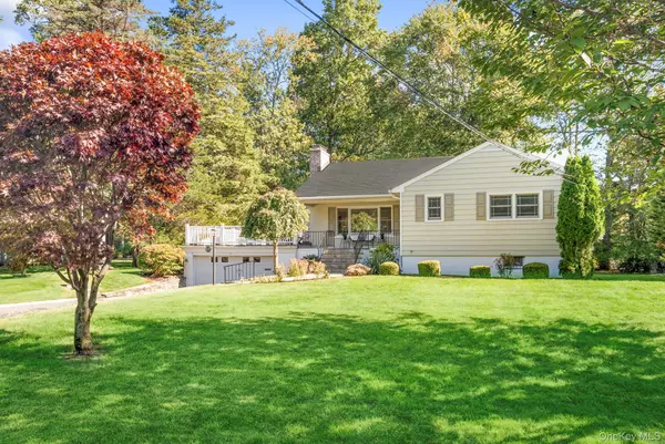 17 Birchwood LN, Hartsdale, NY 10530