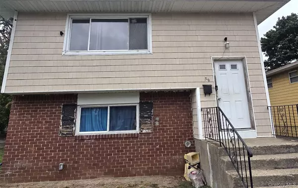 39 4th AVE, Westbury, NY 11590