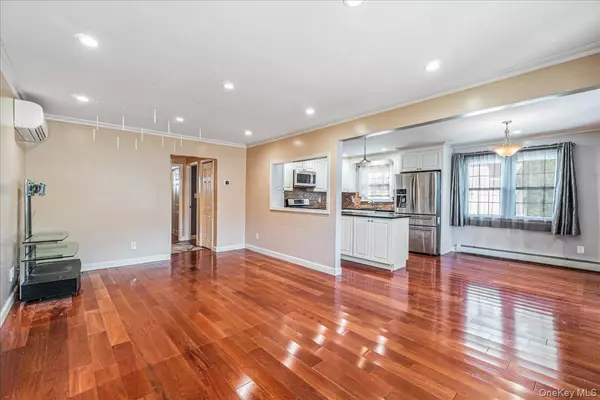 Baldwin Harbor, NY 11510,1069 Hastings ST