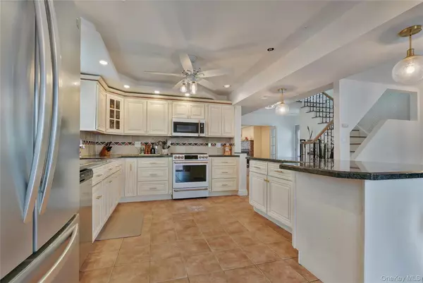 Howard Beach, NY 11414,161-39 90th ST