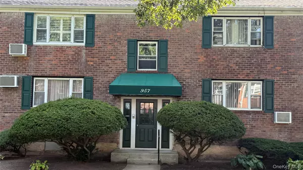 North Valley Stream, NY 11580,957 Fenwood DR #3