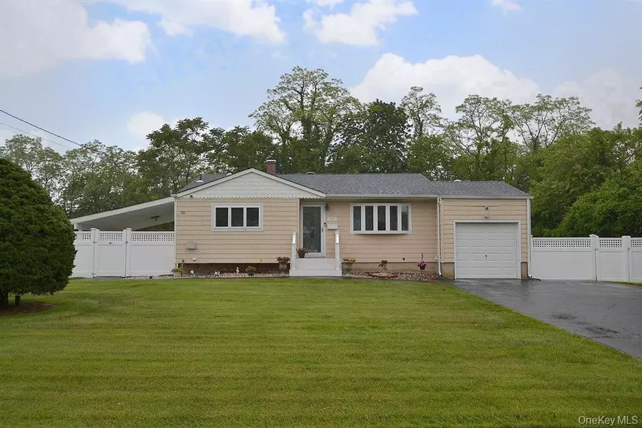 608 Amsterdam AVE, East Patchogue, NY 11772