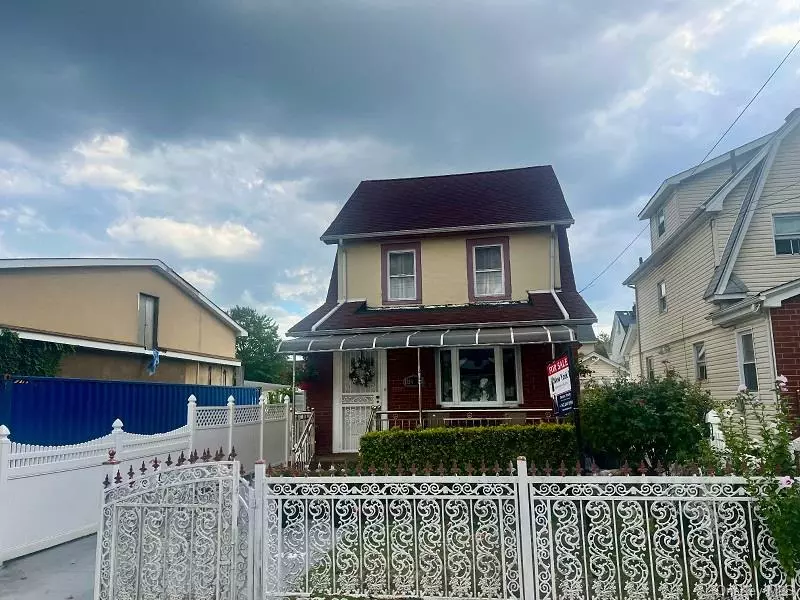 Queens Village, NY 11429,21438 112th RD