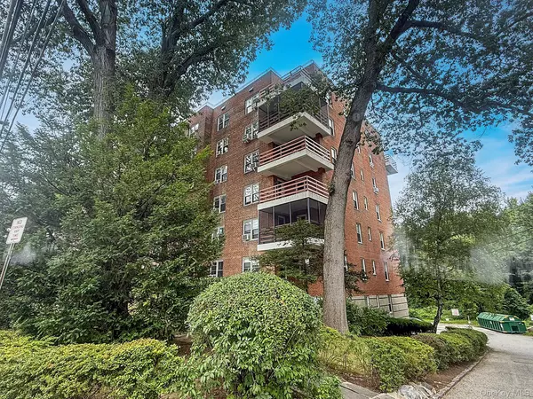 Bronxville, NY 10708,1111 Midland AVE #5J
