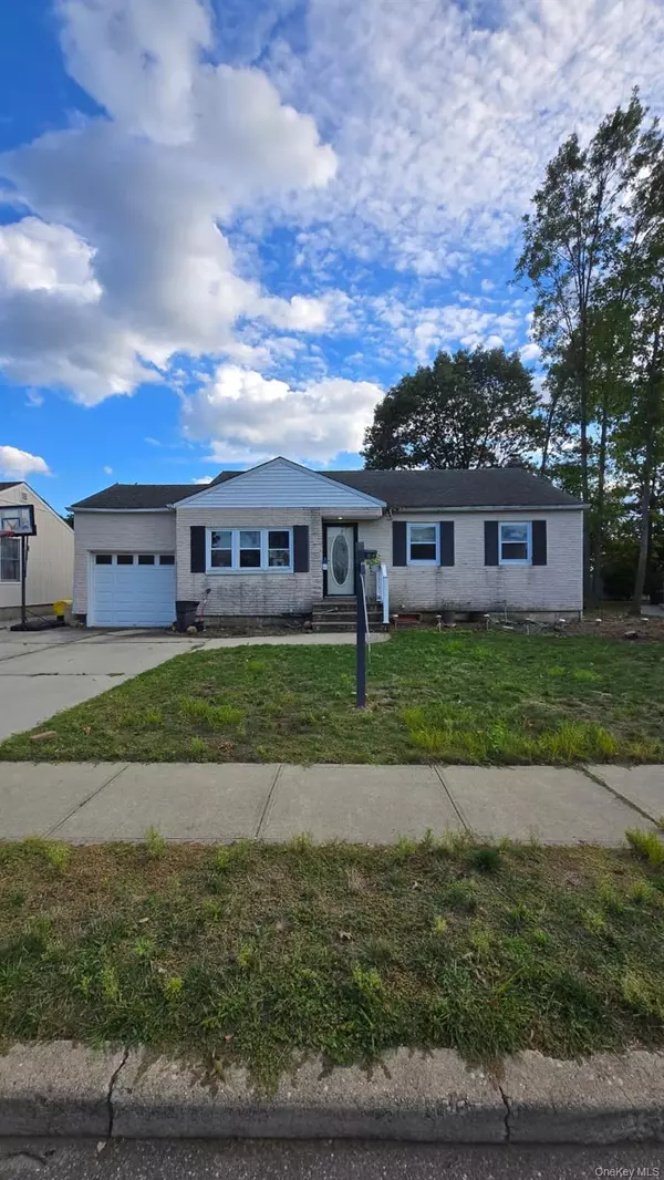 Plainview, NY 11803,3 Bentley RD