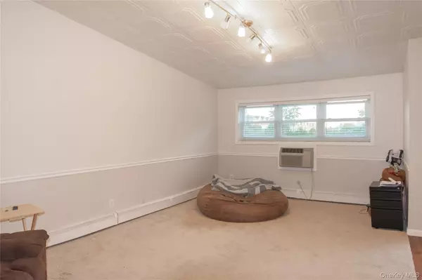 Farmingdale, NY 11735,26 Ivy ST #7B