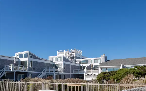 Westhampton Beach, NY 11978,539 Dune RD #18