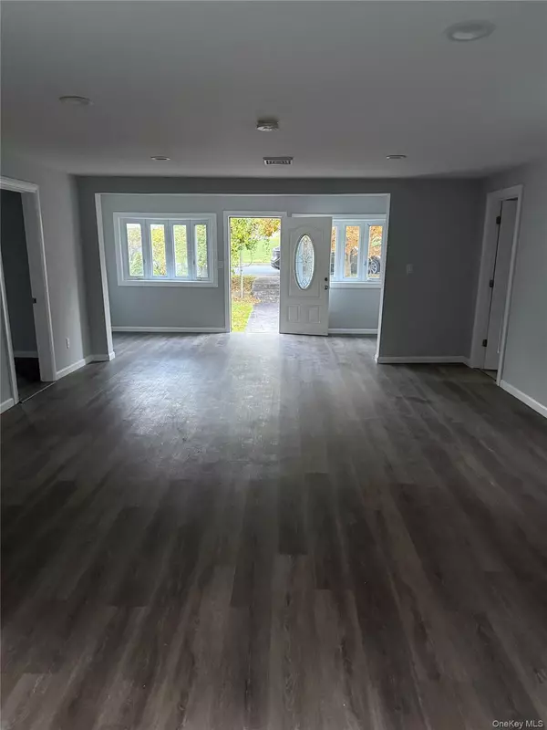 Kings Park, NY 11754,60 Narcissus Rd