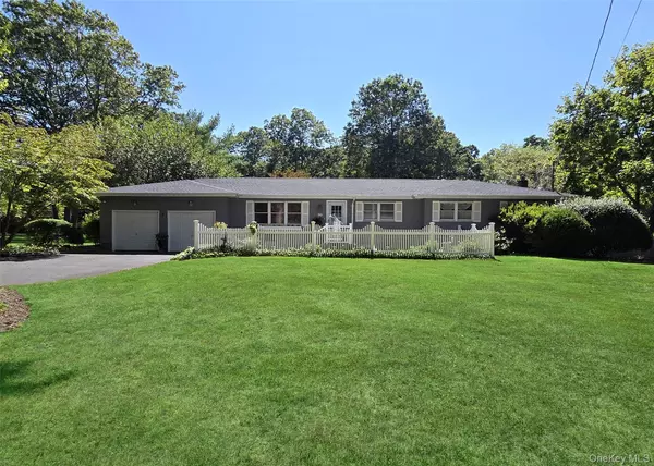30 Elizabeth WAY, Ridge, NY 11961