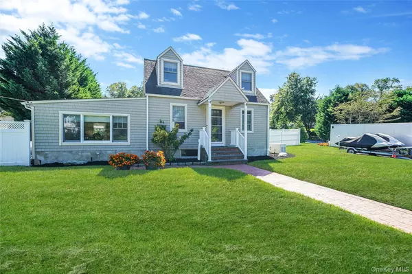 Kings Park, NY 11754,20 Tulip RD