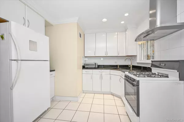 Bayside, NY 11364,6418 217th ST