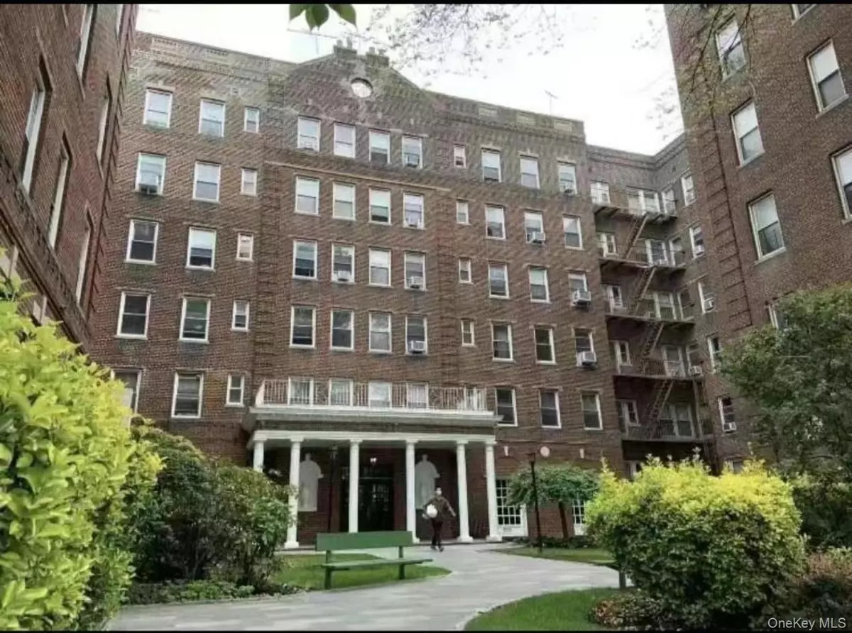 Flushing, NY 11354,141-25 Northern BLVD #B21