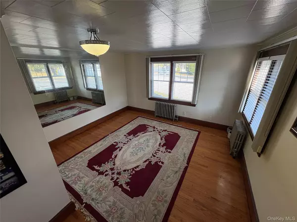 Amityville, NY 11701,75 Brefni ST