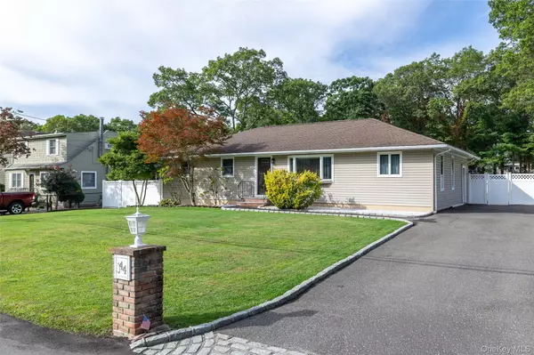 44 Juniper AVE, Ronkonkoma, NY 11779