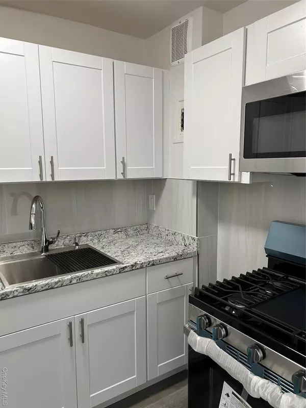 Freeport, NY 11520,124 Smith ST #1B