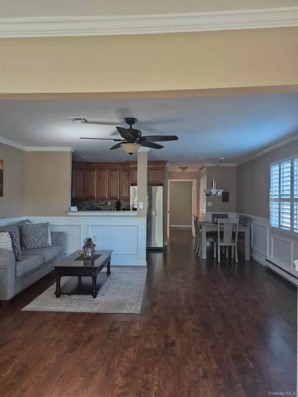Ridge, NY 11961,424 Woodbridge DR #D