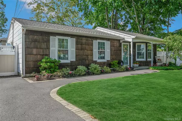16 Wyant AVE, Ronkonkoma, NY 11779