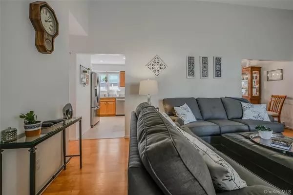 Ronkonkoma, NY 11779,16 Wyant AVE