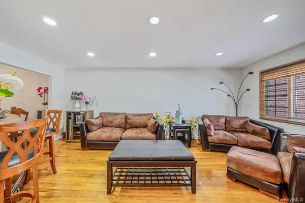 Glendale, NY 11385,6002 80th AVE