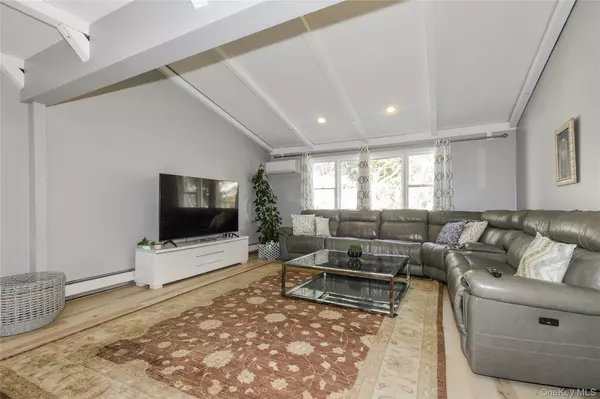 Levittown, NY 11756,35 Lowland RD