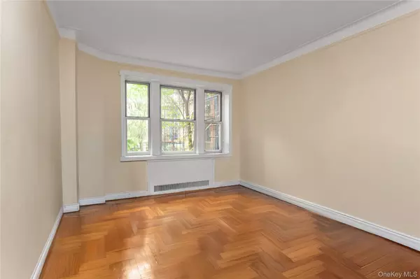 Jackson Heights, NY 11372,79-01 35th AVE #2B