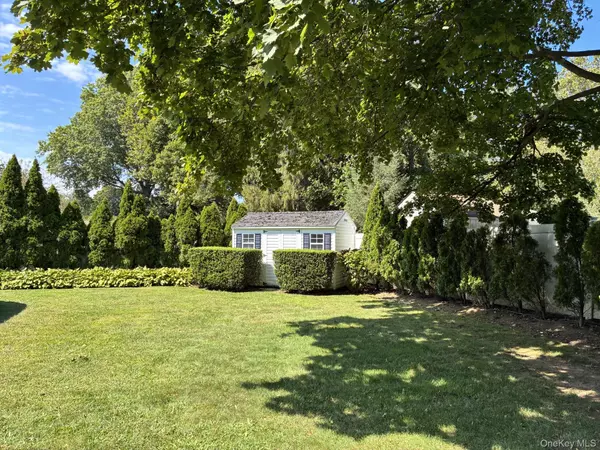 Commack, NY 11725,20 Shelbourne LN
