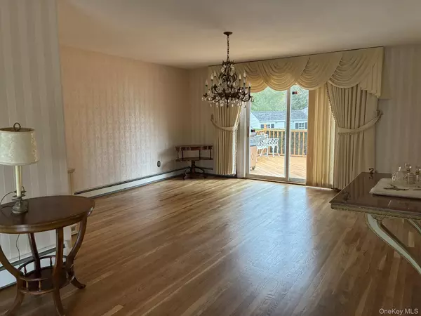 Commack, NY 11725,20 Shelbourne LN