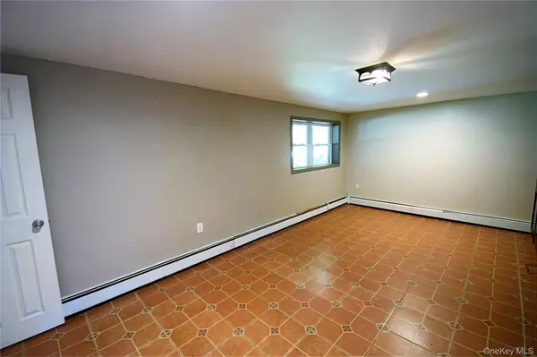 Wappingers Falls, NY 12590,32 Daisy LN