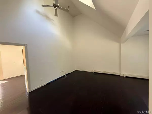 Sound Beach, NY 11789,82 Upton DR
