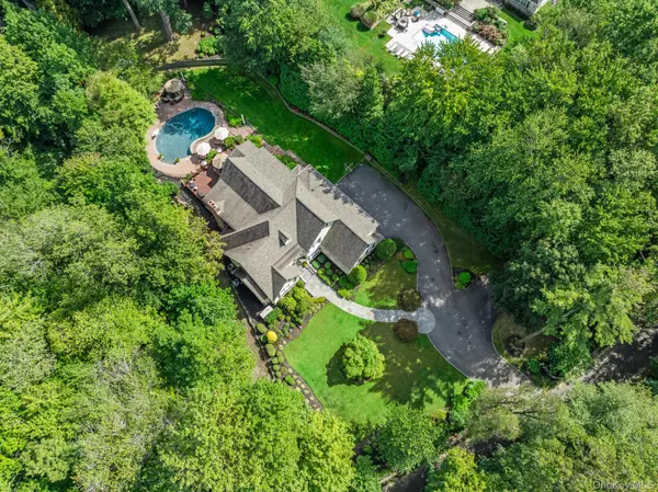 Lattingtown, NY 11560,12 Parish DR