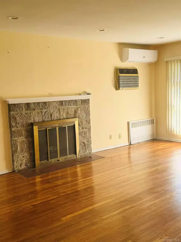 Whitestone, NY 11357,199-28 24th AVE