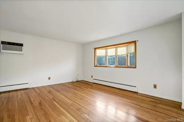 Stony Point, NY 10980,24 Govan DR