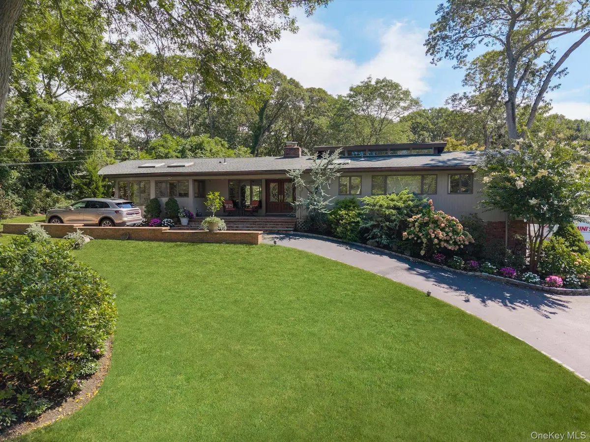 Melville, NY 11747,17 Treeview DR