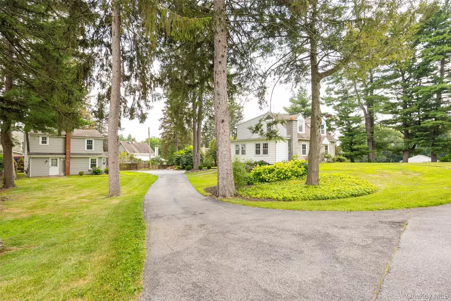 20-22 Kohlanaris DR, Poughkeepsie, NY 12601