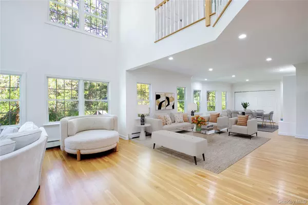 East Hills, NY 11577,39 Squirrel Hill RD