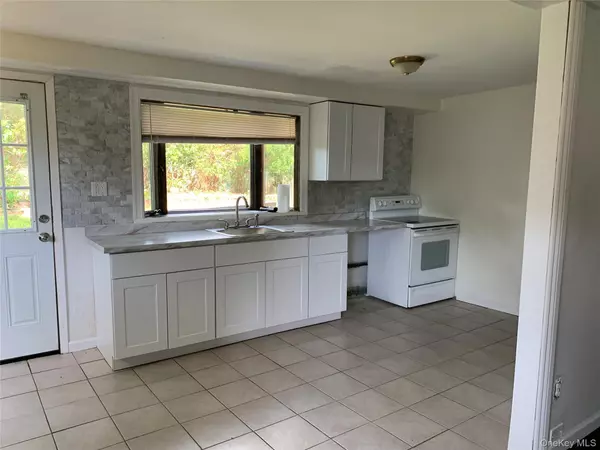 Centereach, NY 11720,27 Monterey LN