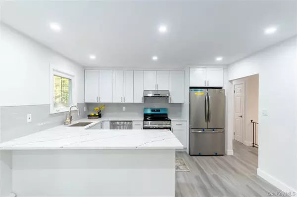 Mohegan Lake, NY 10547,1159 Winding CT