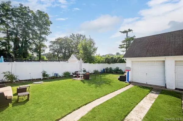 Greenvale, NY 11548,20 Waldo AVE