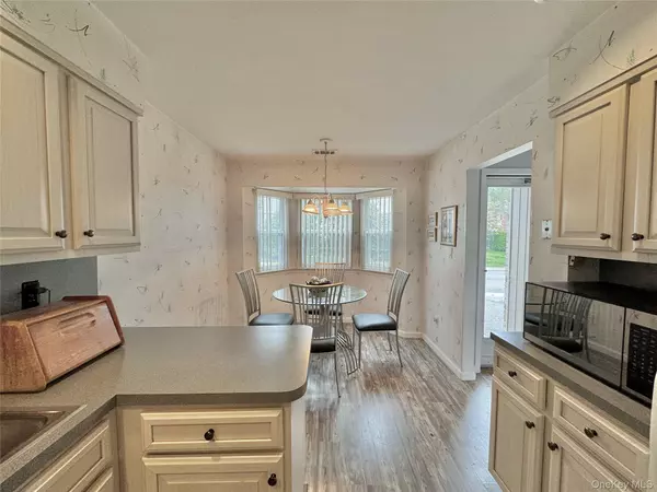Woodbury, NY 11797,45 W Aspen DR