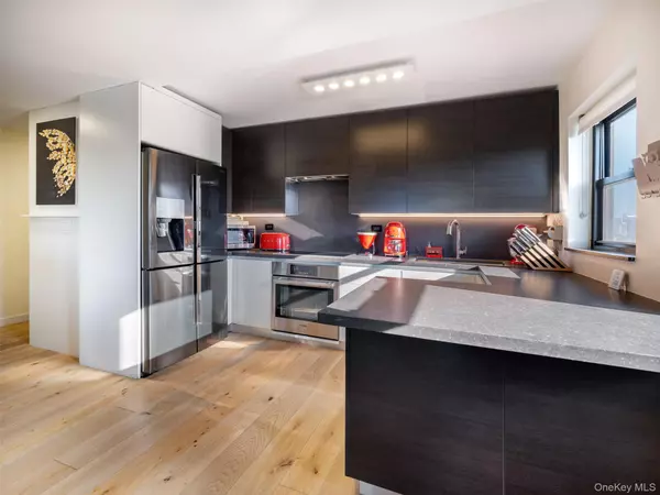 Astoria, NY 11102,25-40 Shore BLVD #17K.