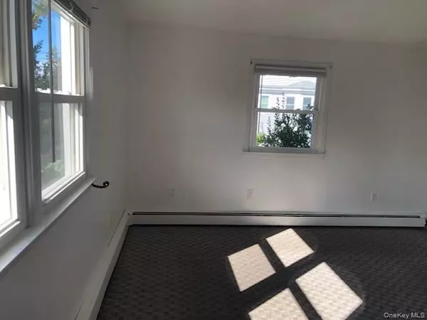 Northport, NY 11768,76 Bayview AVE #C