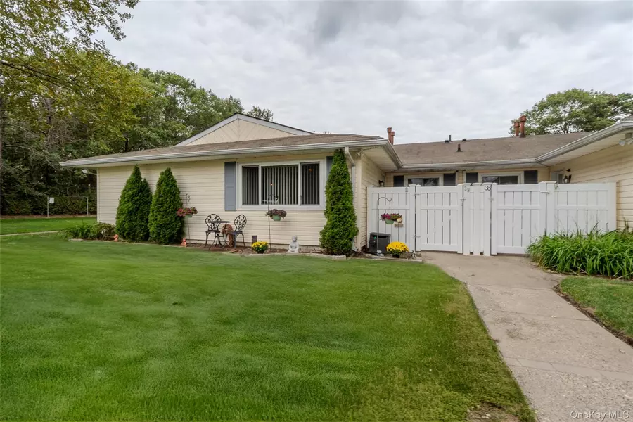 39 Storm DR, Holtsville, NY 11742