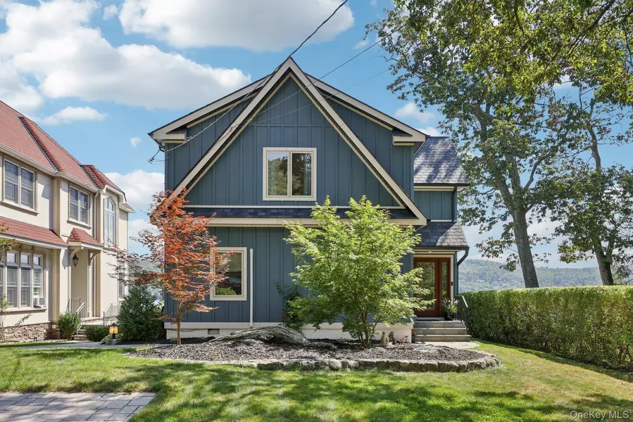 14 Woodlands TER, Greenwood Lake, NY 10925