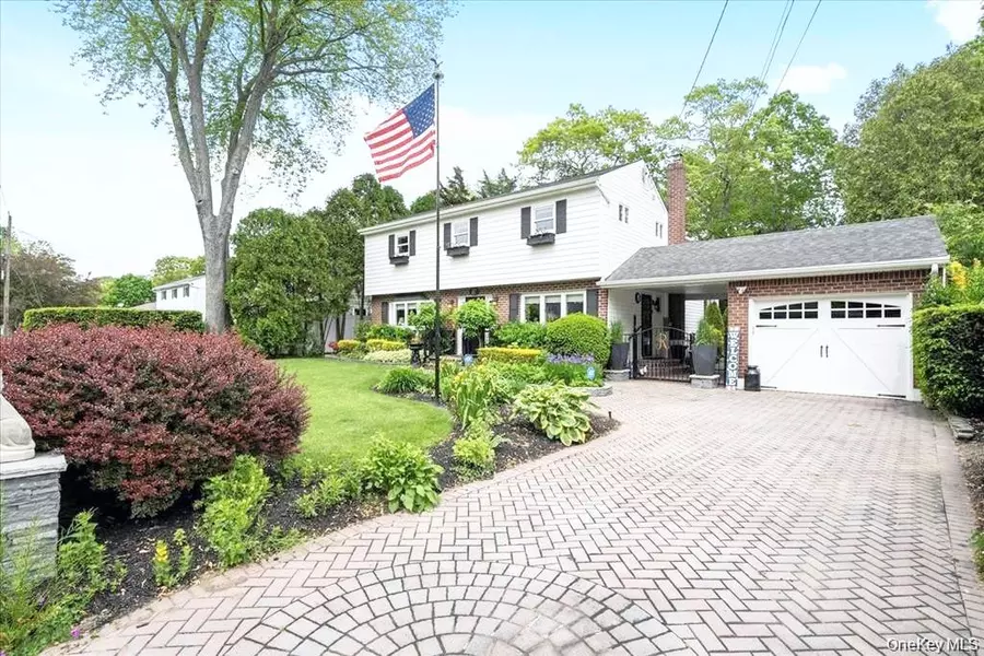 27 Bieselin RD, Bellport Village, NY 11713