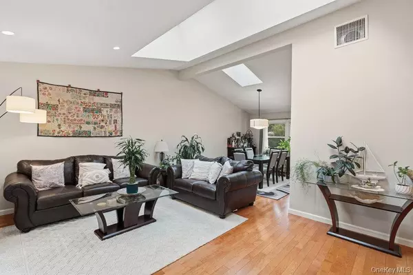 Glen Cove, NY 11542,8 Duke PL