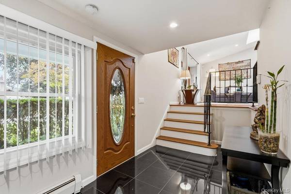 Glen Cove, NY 11542,8 Duke PL