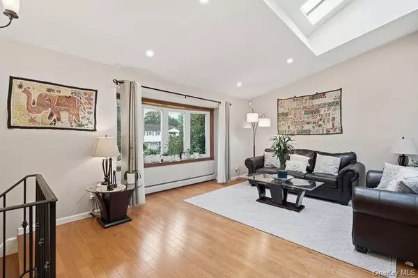 Glen Cove, NY 11542,8 Duke PL